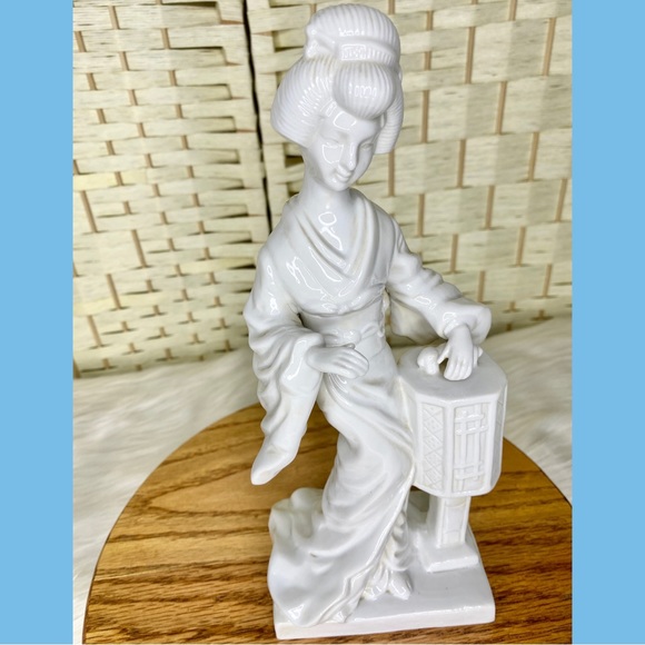 Vintage Geisha Girl UCGC Porcelain 10.5" Glossy Finish Asian Figurine - Picture 4 of 9